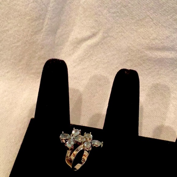 Gorgeous twin aquamarine butterflies on a silver ring - Picture 5 of 6